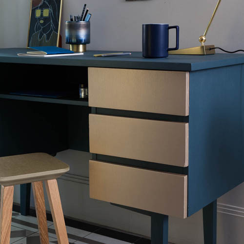 metal-absolu-bleu-metal-mat-or-jaune-brillant-bureau-